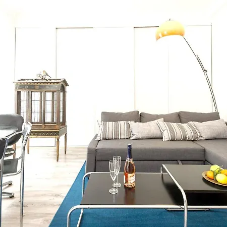 De 2 Chambres Avec Terrasse Amenagee Et Wifi A A 1 Km De La Plage * ニース