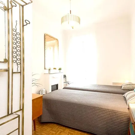 De 2 Chambres Avec Terrasse Amenagee Et Wifi A A 1 Km De La Plage ニース