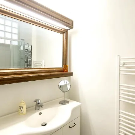 De 2 Chambres Avec Terrasse Amenagee Et Wifi A A 1 Km De La Plage アパート *