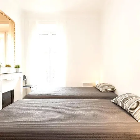 De 2 Chambres Avec Terrasse Amenagee Et Wifi A A 1 Km De La Plage ニース