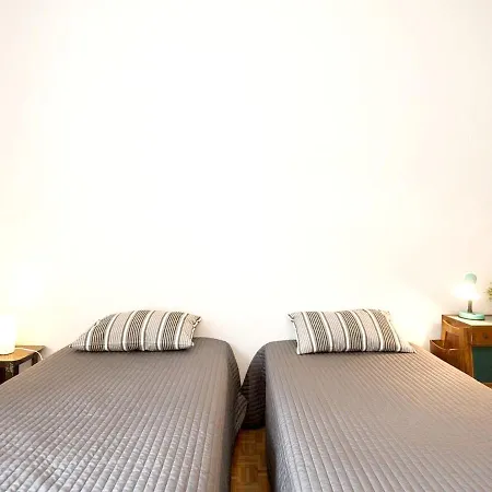 アパート De 2 Chambres Avec Terrasse Amenagee Et Wifi A A 1 Km De La Plage ニース