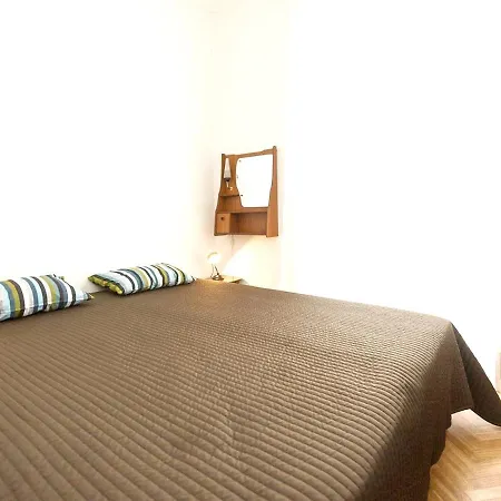 De 2 Chambres Avec Terrasse Amenagee Et Wifi A A 1 Km De La Plage *
